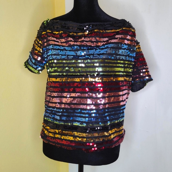 Fun off- the shoulder sequence top - Picture 1 of 4